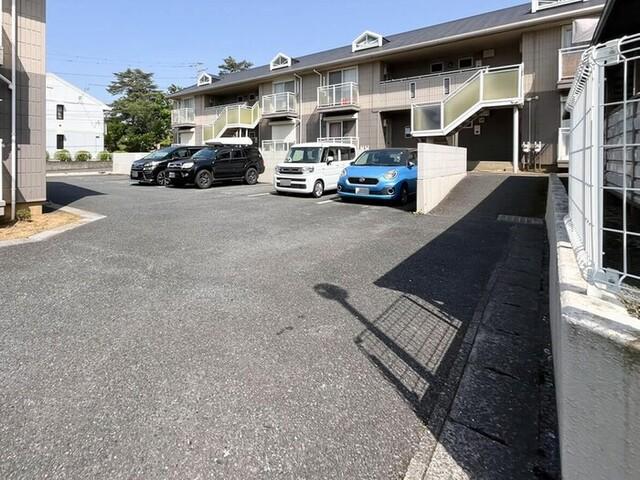 グランドサン 壱弐参伍番館（5206） 駐車場