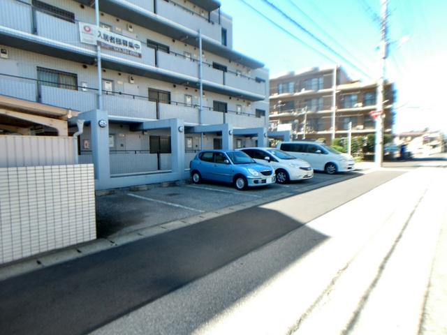 メゾンドゥ・ボヌール（305） 駐車場