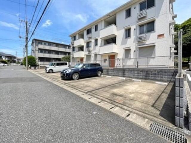 リビングタウンみつわ台（102） 駐車場