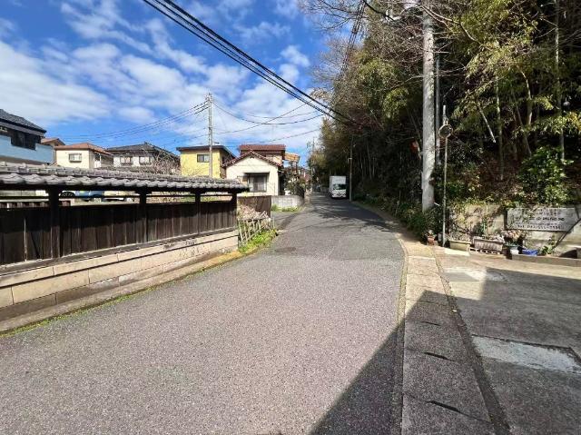 園生町中古戸建 前面道路含む現地写真