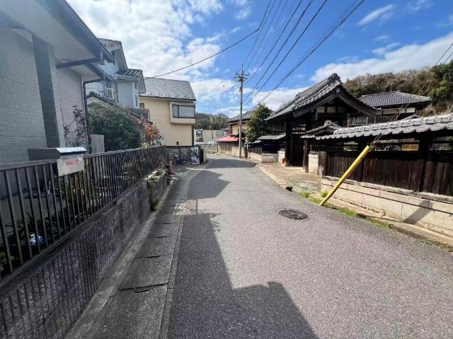 園生町中古戸建 前面道路含む現地写真