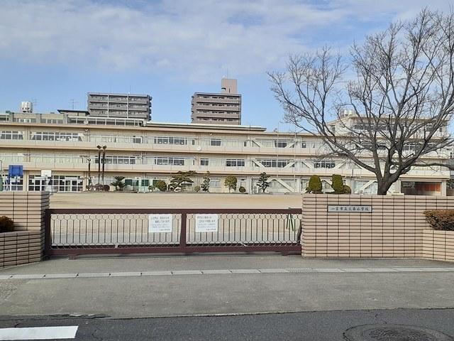 一宮市立　三条小学校：800m