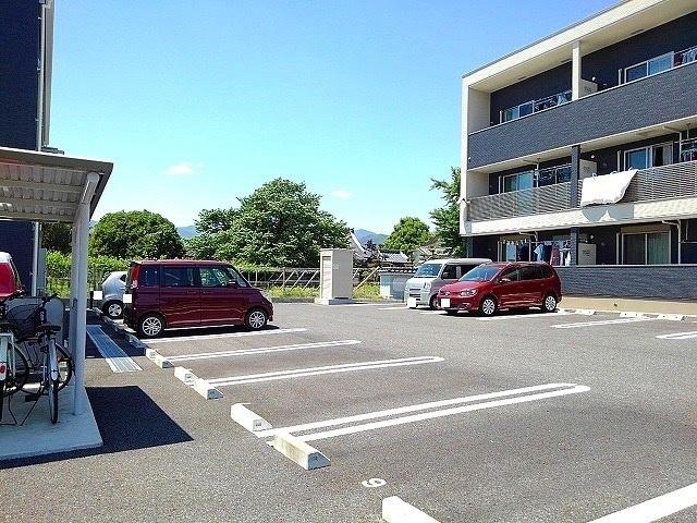 クリスタル・ハウスＢ（201） 駐車場