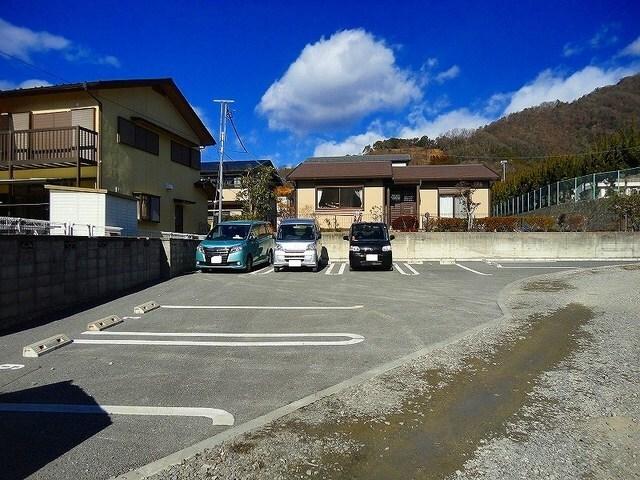 アロッジオ・リーヴァ（103） 駐車場