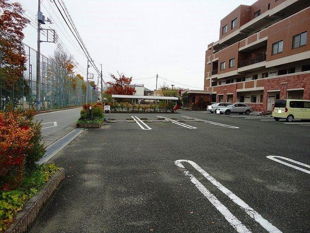 イーストガーデン（106） 駐車場