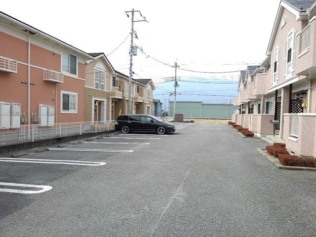 セレーノＢ（103） 駐車場