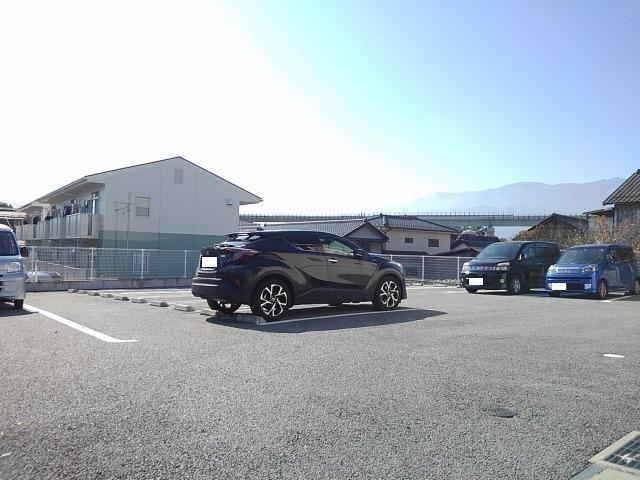 ルミナス・Ｃ（101） 駐車場