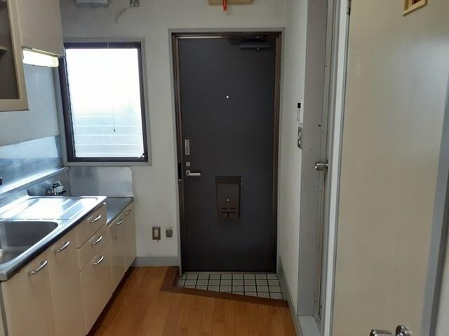マンション加賀美（302） 玄関