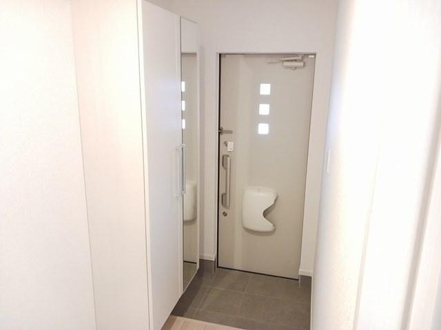 ヒカルサ　甲斐名取（101） 玄関
