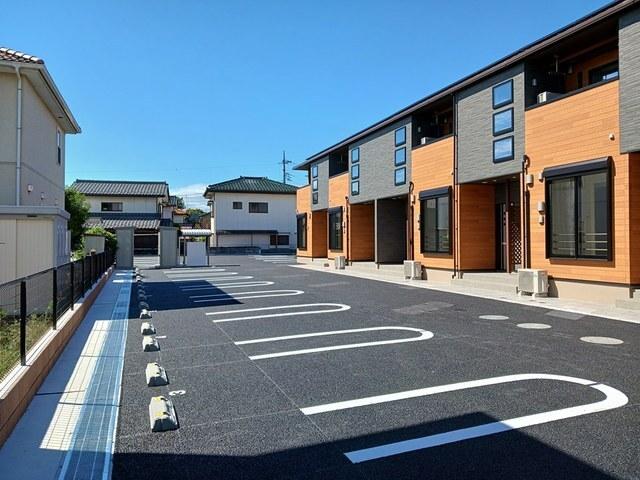 ヒカルサ　甲斐名取（101） 駐車場