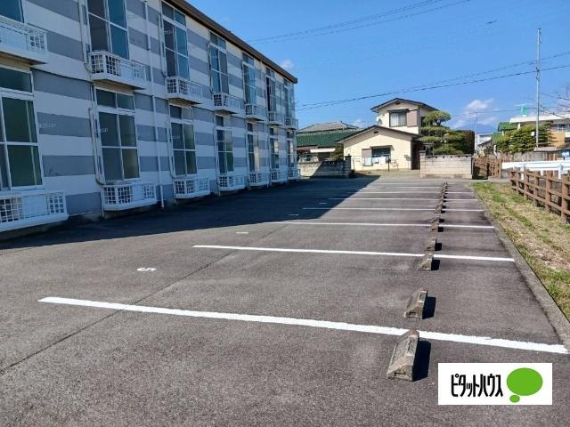 パレス中央（105） 駐車場