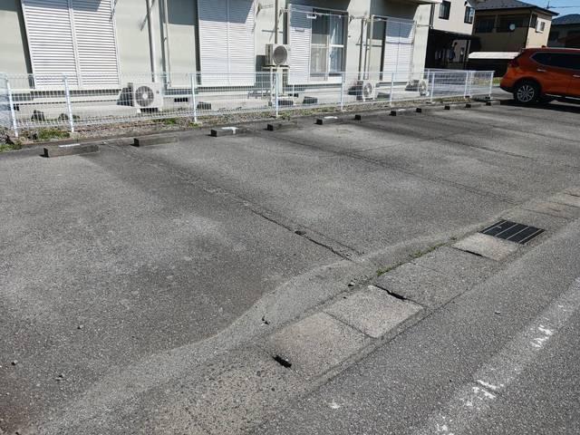 ヴィラネルI（205） 駐車場