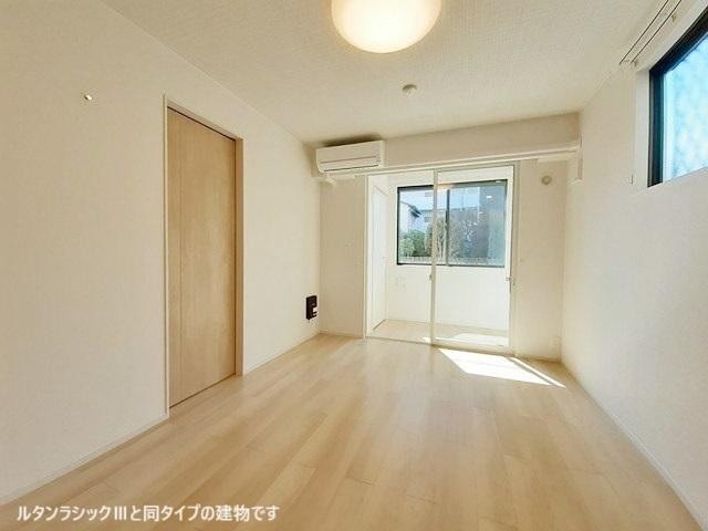 ヒカルサ甲府住吉　サウス（104） リビング