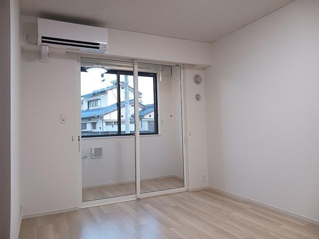 ヒカルサ甲府住吉　サウス（102） リビング