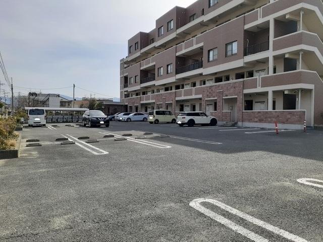 イーストガーデン（104） 駐車場