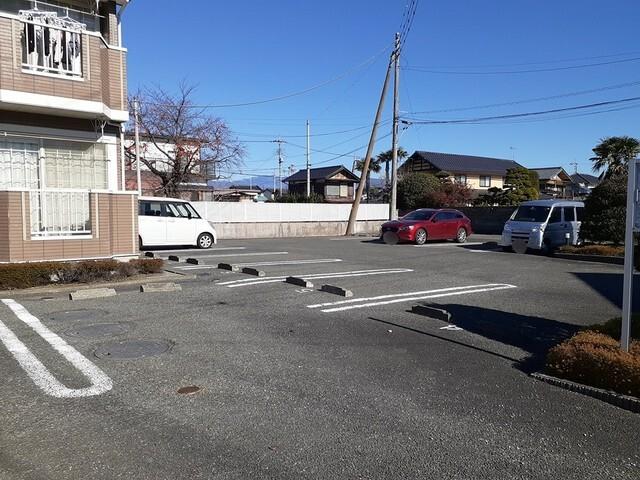 アイリス（203） 駐車場