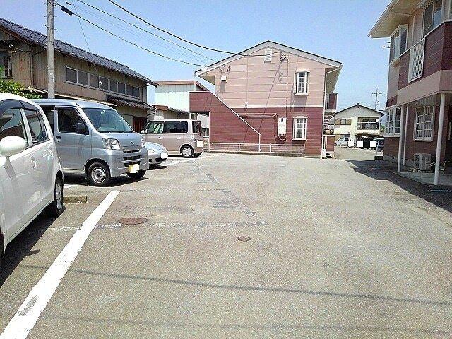 ビレッジ堀内Ⅱ（201） 駐車場