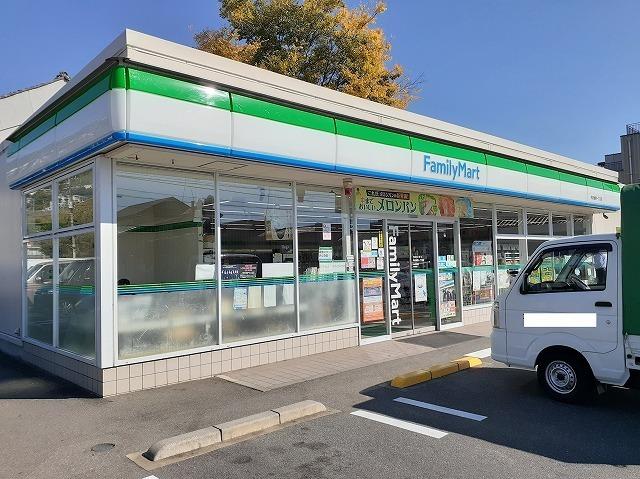 ファミリーマート甲府城東一丁目：700m