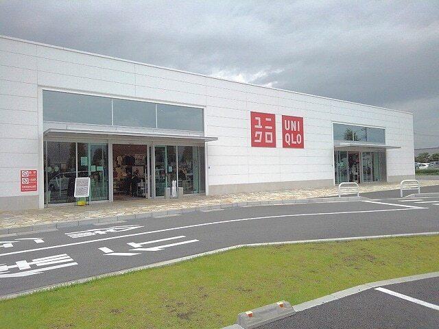 ユニクロ甲斐アルプス通り店：1500m