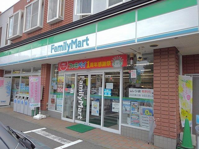 ファミリーマート山梨市駅前店：1800m