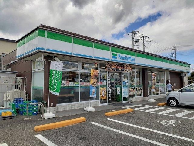 ファミリーマート甲府上町店：550m