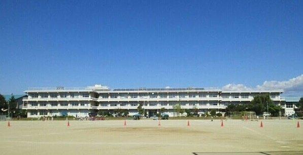 若草小学校：1400m