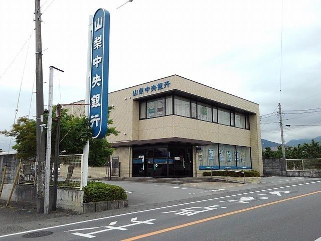 山梨中央銀行八田店：850m