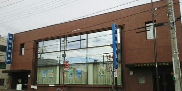 山梨中央銀行武田通支店：1800m