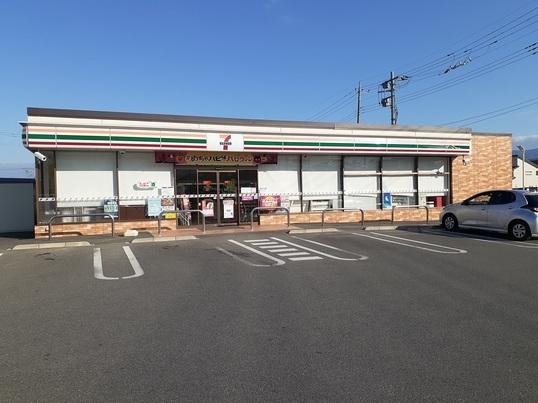 セブンイレブン若草加賀美店：900m