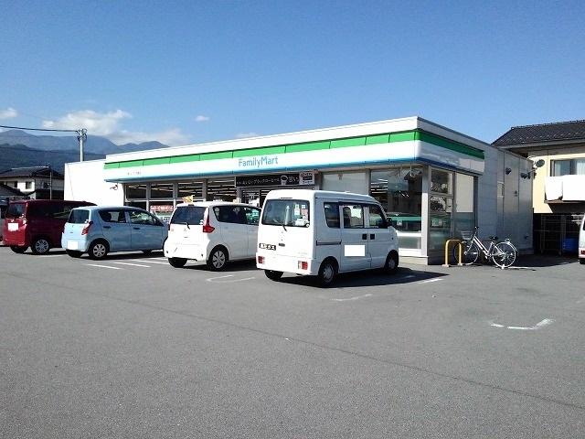 ファミリーマート小笠原店：1900m