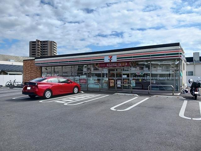 セブンイレブン甲府下飯田店：900m