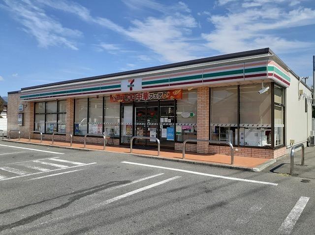 セブンイレブン甲府大里店：200m