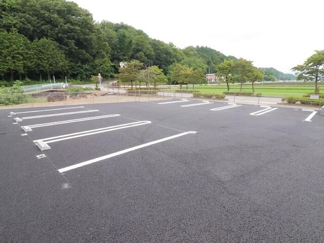 ウィステリア（203） 駐車場