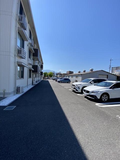 ティアレ上石田（201） 駐車場