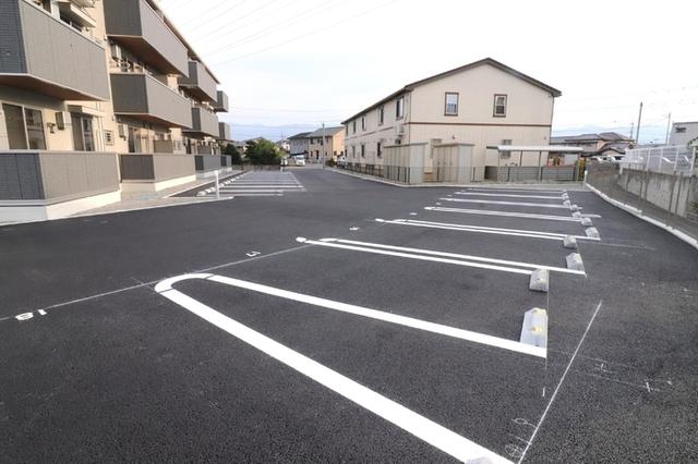 ヒルズ国母（103） 駐車場