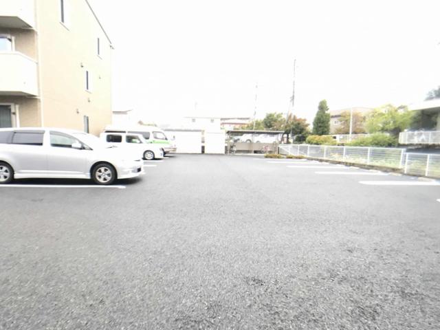 メゾン鎌田（201） 駐車場