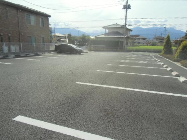 ルシオール ＹＡＭＡＤＡ（203） 駐車場