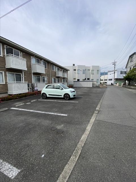 ドエルコート里吉　B（105） 駐車場