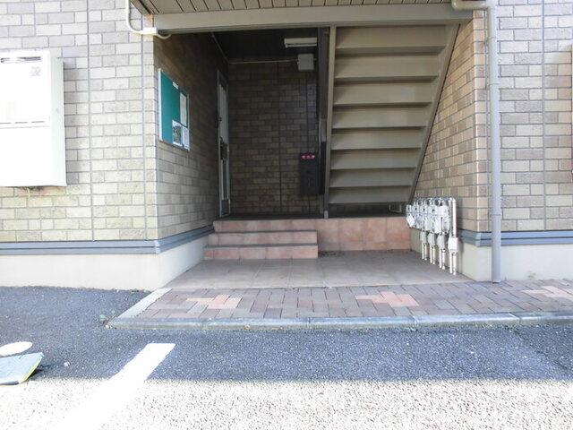 ロイヤルタウン蓬沢　ABCD（B102） エントランス