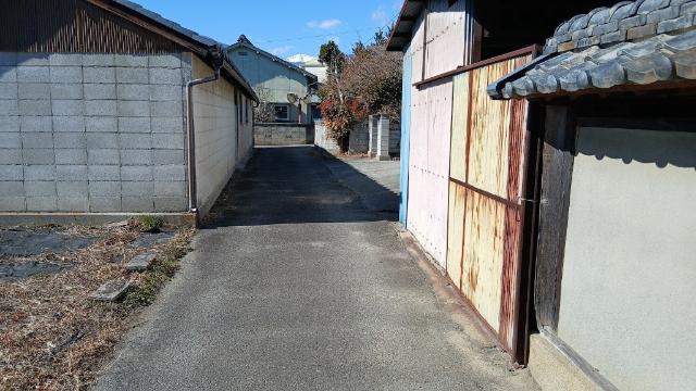 南アルプス市下今井75坪売地 前面道路含む現地写真