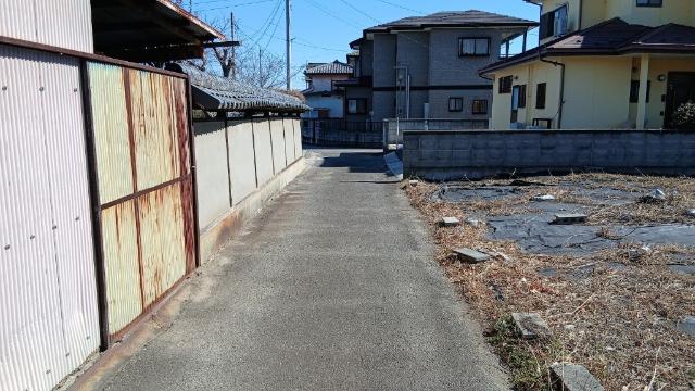 南アルプス市下今井75坪売地 前面道路含む現地写真