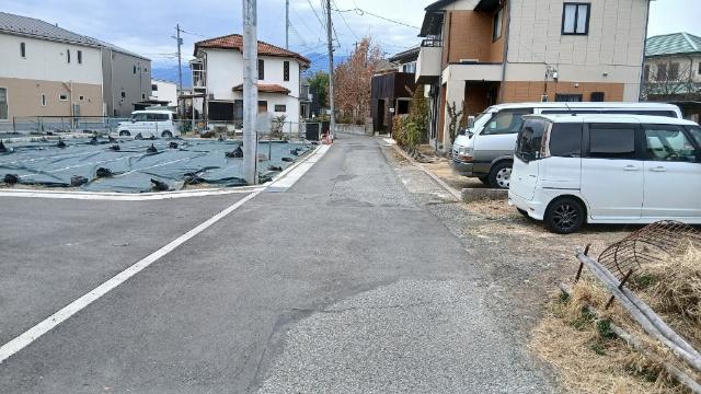 甲府市山宮町分譲地D区画 前面道路含む現地写真