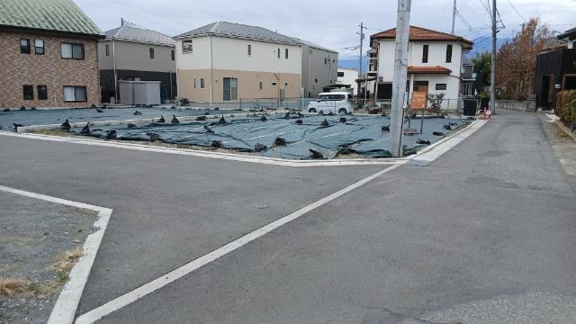 甲府市山宮町分譲地D区画 前面道路含む現地写真