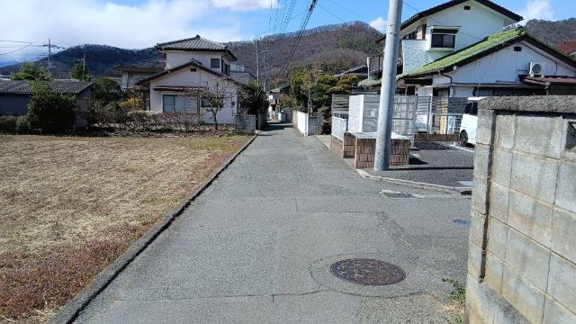 甲府市北新2丁目売地 前面道路含む現地写真