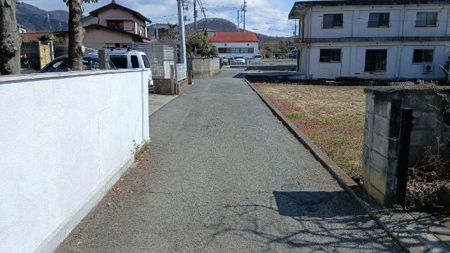 甲府市北新2丁目売地 前面道路含む現地写真