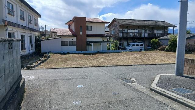 甲府市北新2丁目売地 前面道路含む現地写真