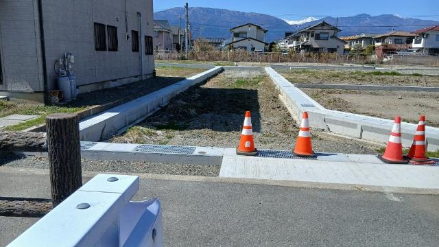 中央市東花輪分譲地区画3 前面道路含む現地写真