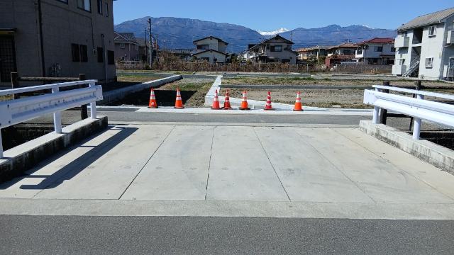 中央市東花輪分譲地区画7 前面道路含む現地写真