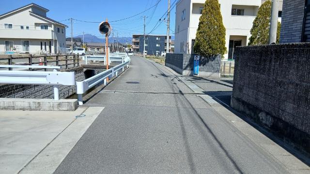 中央市東花輪分譲地区画7 前面道路含む現地写真