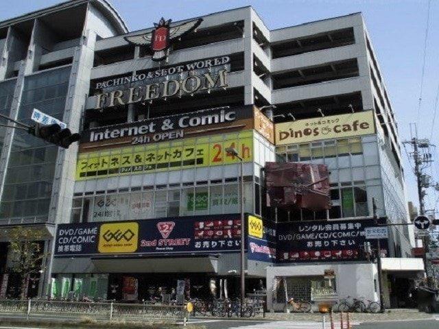 ゲオ天六店：731m